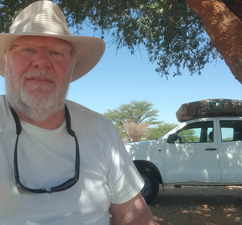 Carl an einem Rastplatz in Namibias Weite